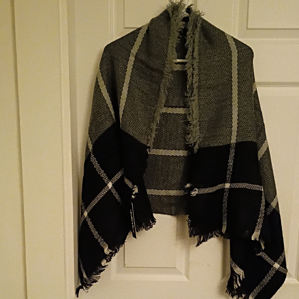 Women's Faux Fur Shawl / Cape